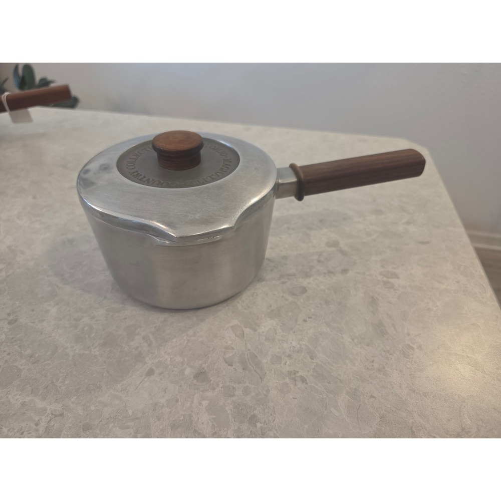 Magnalite Country Collection 2 Qt Saucepan Wood Handle Cast Aluminum 5682 USA